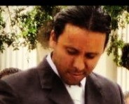 Ernesto Gallardo es el director de las dos agrupaciones