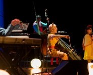 La música original de Elena y la Orquesta Lunar en Teatro al Mediodía 