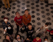 Los niños y niñas disfrutan de las visitas en el Teatro Nacional 