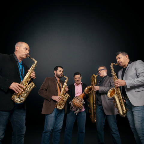 Con la participación de los músicos Dr. Javier Valerio, saxofón soprano y alto; M.M Harold Guillén, saxofón alto; M.M Pablo Sandí, saxofón barítono; M.M Arturo Castro, saxofón tenor y M.M Manrique Méndez, percusionista. 