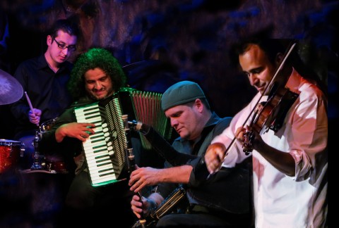 Este grupo costarricense de música folk y celta, interpretará temas originales como El Dragón que Emergió de las Tinieblas,  Danza en el Bosque, Luz de Luna, Corcor, El Tercer Dragón y Respirar, entre otros. 