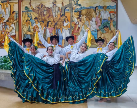 Grupo de folclore del Conservatorio de Castella en el marco del Programa Jóvenes Promesas