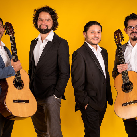 Música al Atardecer  Relatos de Artificio con el Cuarteto de Guitarras de Costa Rica. 