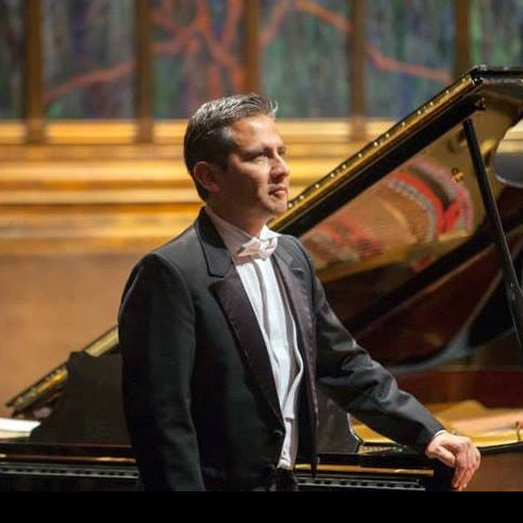 Martes Lírico: Rogelio Riojas Nolasco 