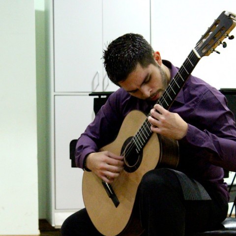 Álvaro Miranda Leitón es un talentoso y joven guitarrista costarricense 