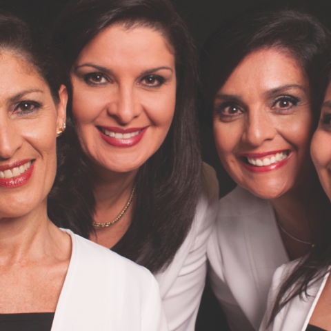 El Cuarteto Vocal Yami se encuentra integrado por tres hermanas: Anabel, Rocío y Victoria Campos Cantero y por la sobrina de ellas, María Laura Ramírez Campos.