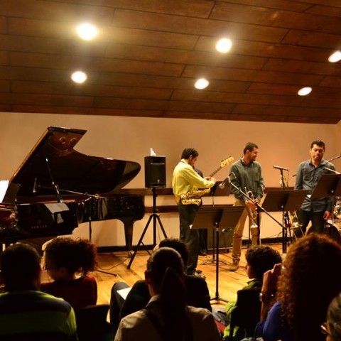 Piedra, Papel, Tijera es un grupo de jóvenes músicos con una variada propuesta de ritmos y espacios de improvisación