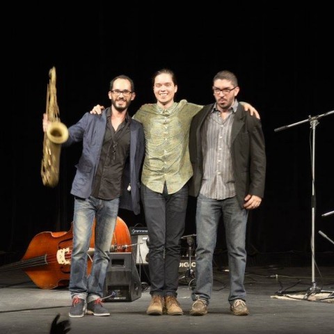 Teatro al Mediodía  +3 Ensamble.Fede Granados, saxofón; Allan Padilla, contrabajo y David Vargas, batería. 