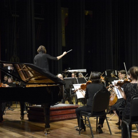 V Concierto de Temporada de la Orquesta Sinfónica Nacional. Directora invitada Alondra de la Parra. Solista Pianista Ana Karina Álamo