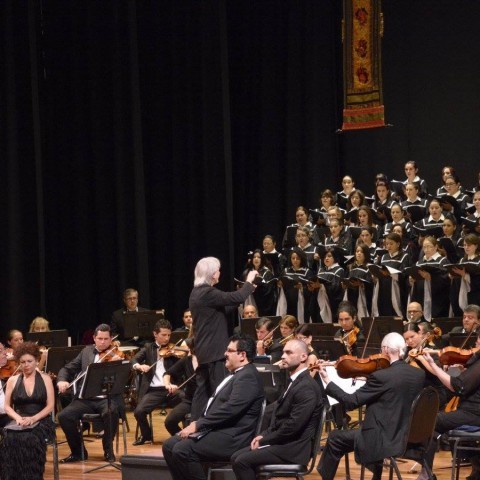 IV Concierto de Temporada de la Orquesta Sinfónica Nacional. Director Titular Carl St.Clair y con el Coro Sinfónico Nacional dirigido por Marcela Lizano