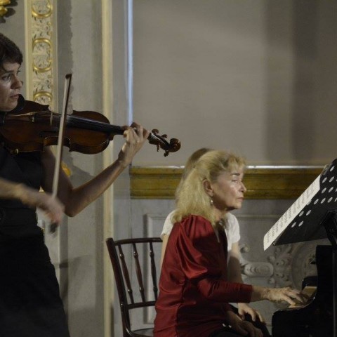 Aperitivo Musical Concierto Violín y Pinano. Lourdes Lobo y Scarlett Brebion.